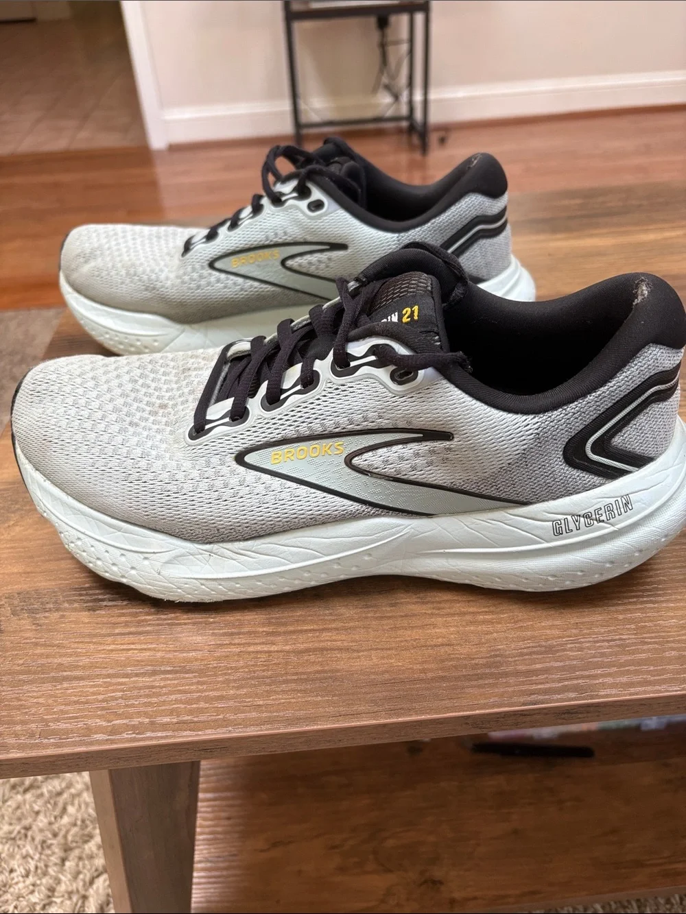 Men’s Brooks Glycerin 21 Size 10 Running Shoes — Light Blue with Black Accents